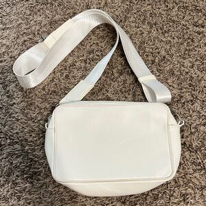 Forever 21 Elegant White Crossbody Bag p